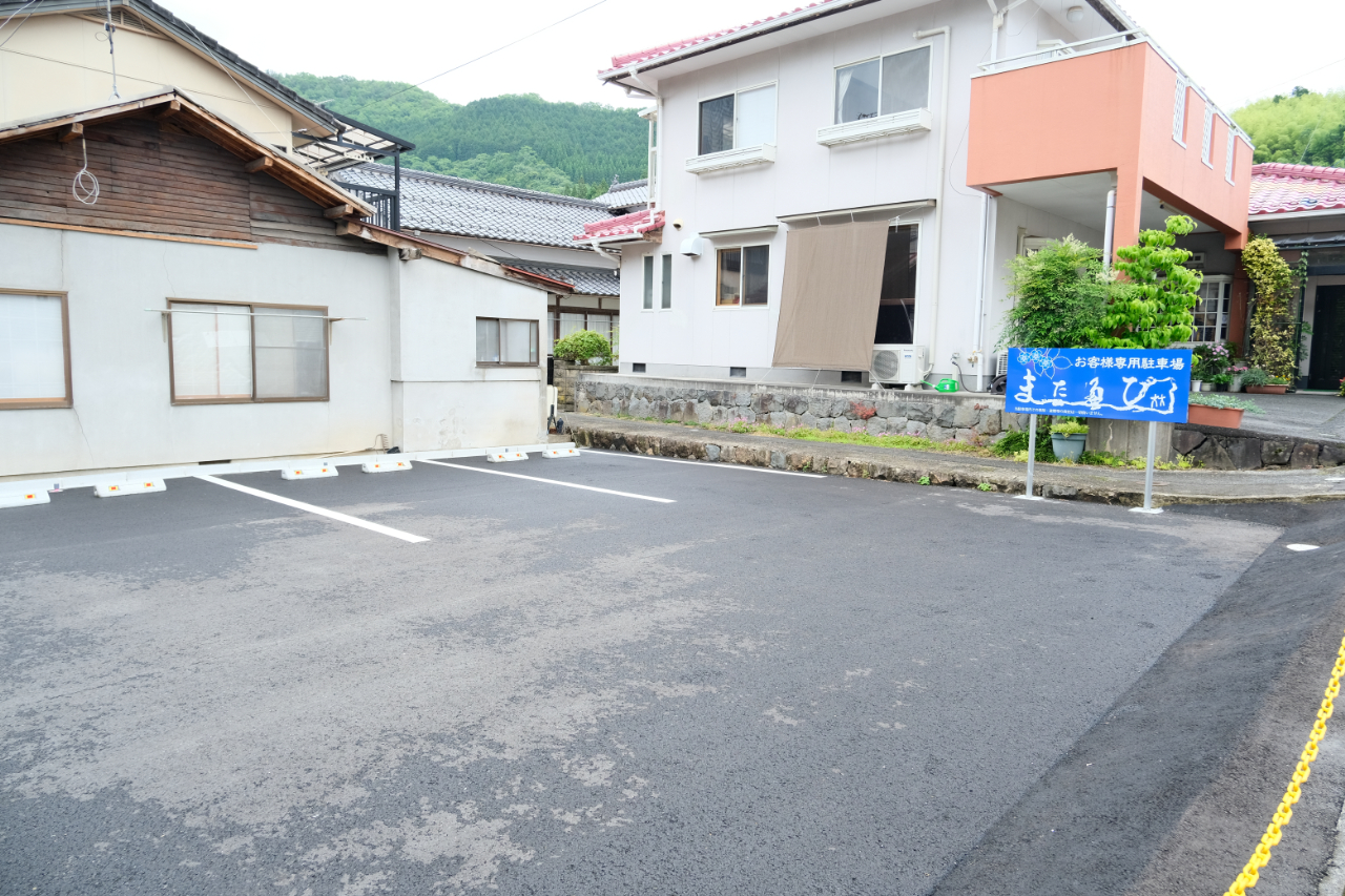 美郷町の和洋猪食処「またたび」駐車場