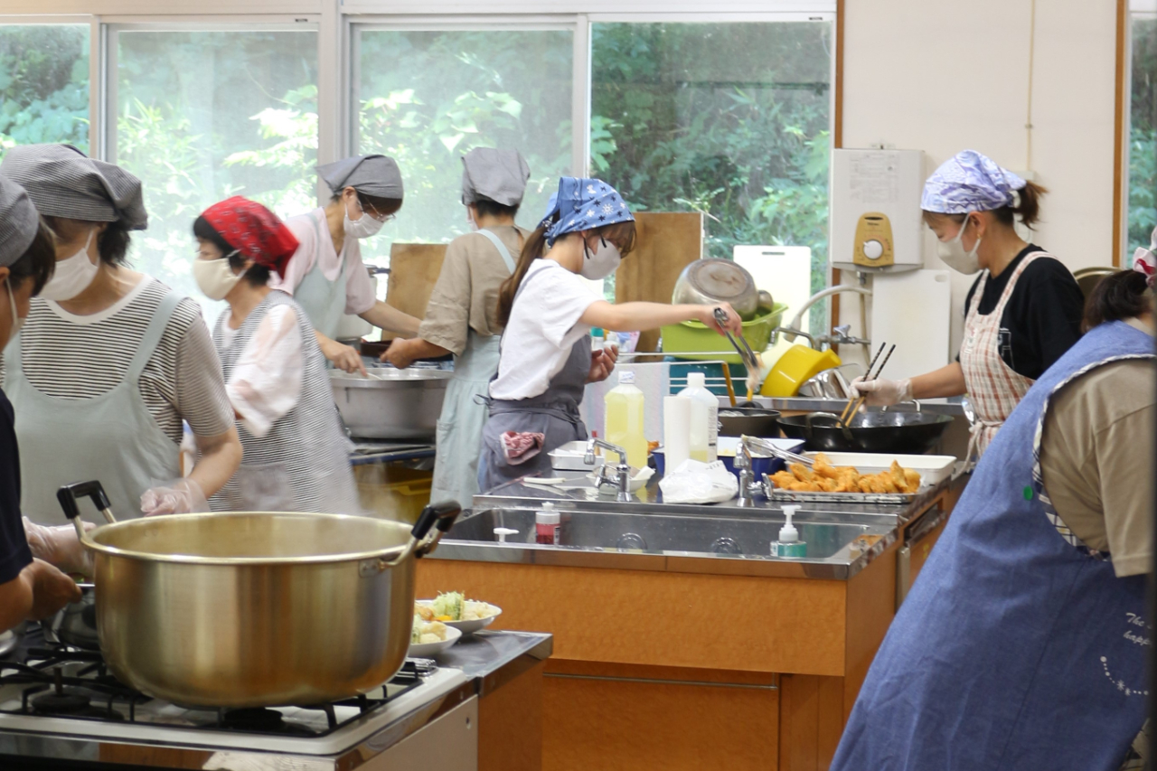 地域食堂「どがなか屋」