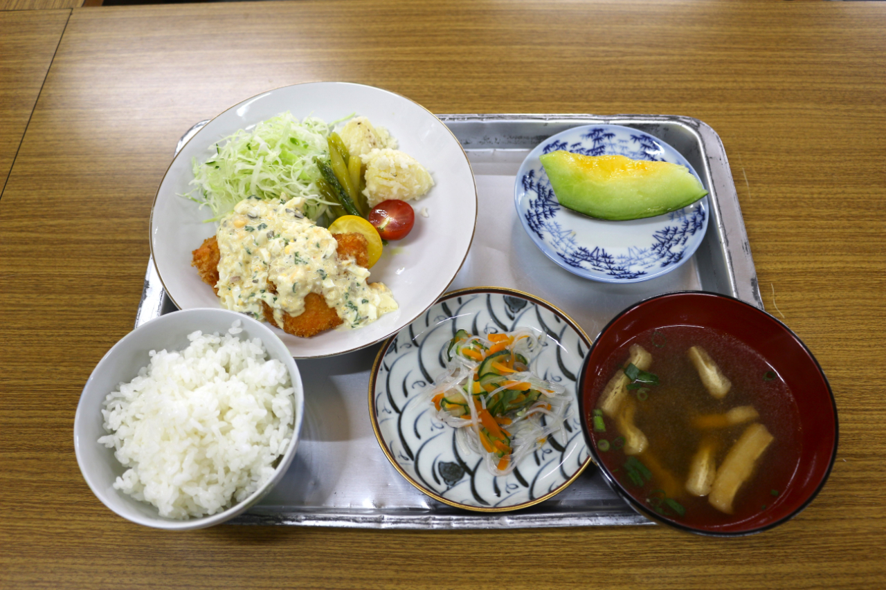 地域食堂「どがなか屋」