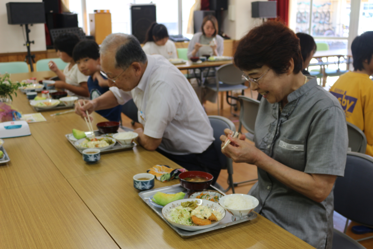 地域食堂「どがなか屋」