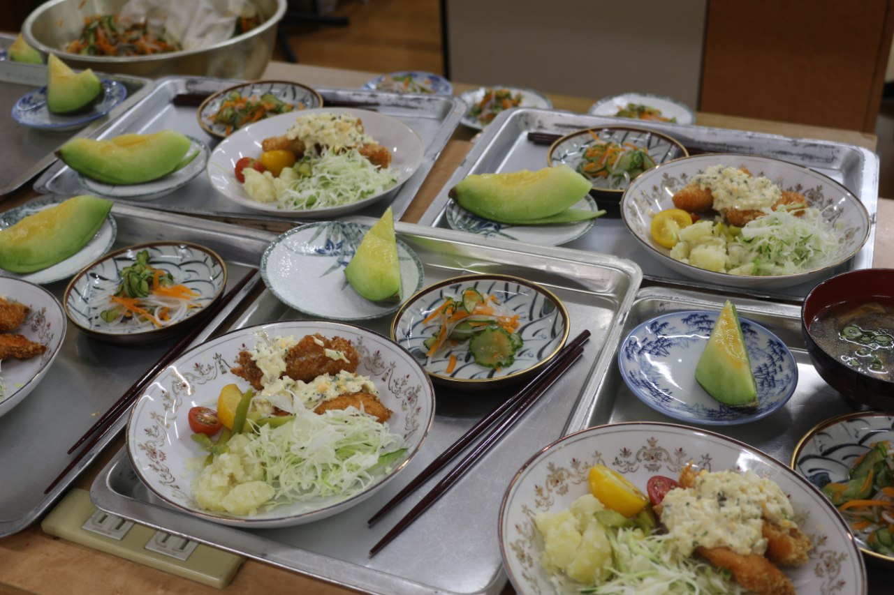 地域食堂「どがなか屋」