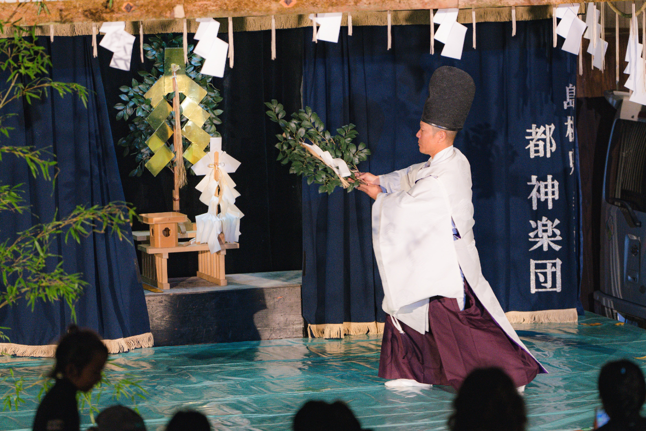 島根県美郷町の「伝統芸能と光の祭典」