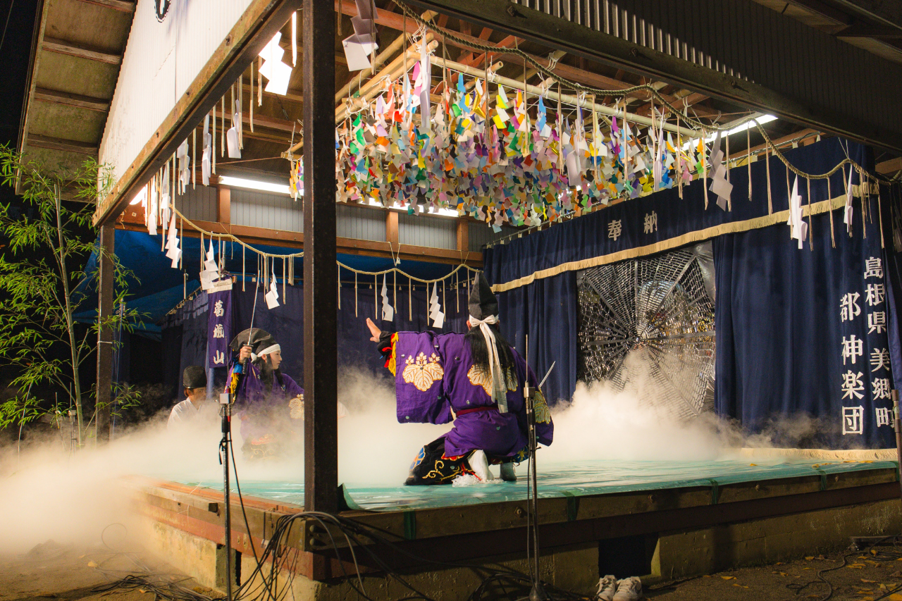 島根県美郷町の「伝統芸能と光の祭典」