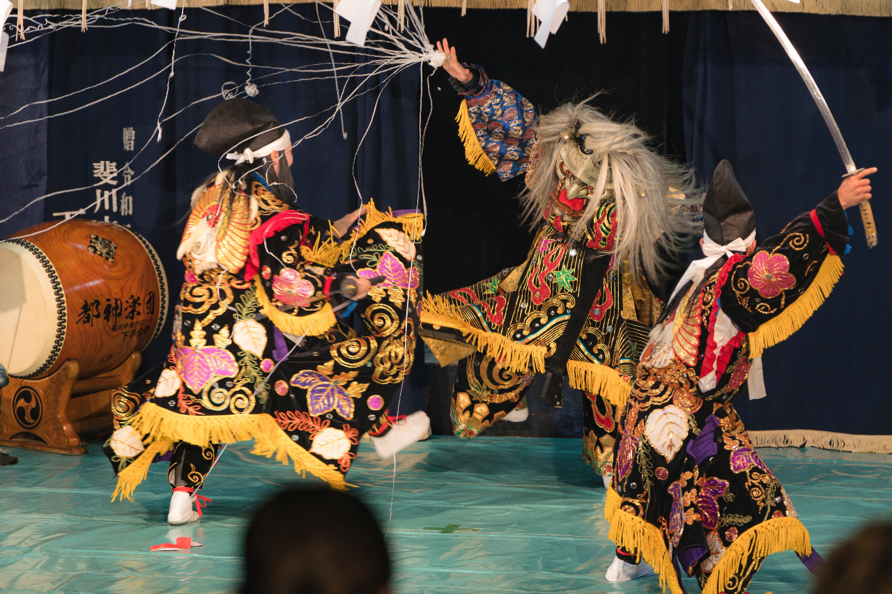 島根県美郷町の「伝統芸能と光の祭典」