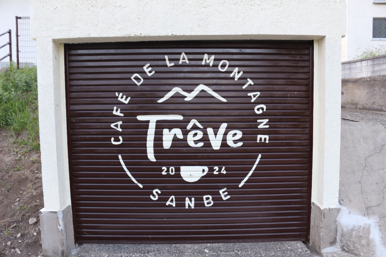 Trêve Café de la Montagne／BAR Scampi（Café トレヴ ／ BAR スカンピ）